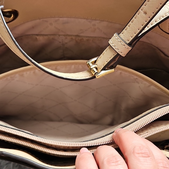 Michael kors tote - Picture 7 of 8